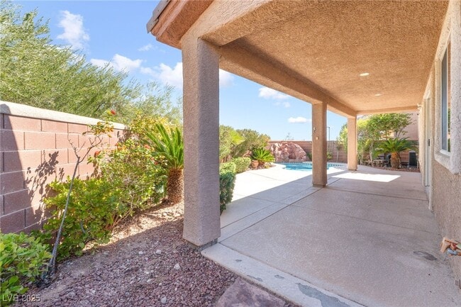 Building Photo - 600 El Loro St