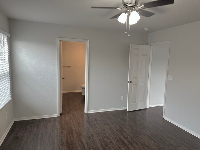 Building Photo - 20 Summer Breeze Rd