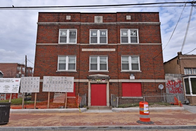 Building Photo - 839 Kennedy St NW