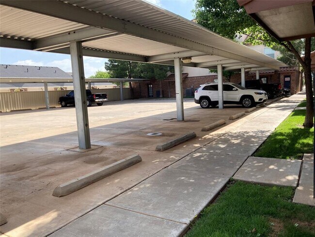 Building Photo - 2106 Main St