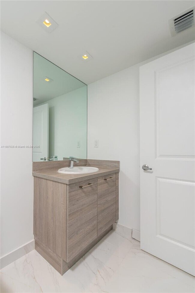 Building Photo - 400 Sunny Isles Blvd