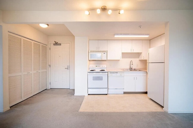 Building Photo - 8200 Oceanview Terrace