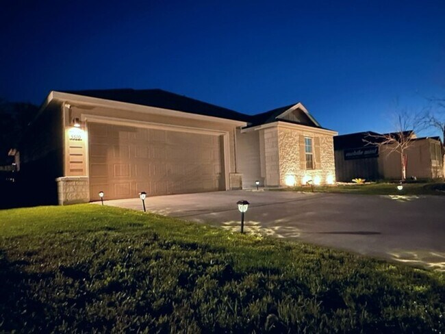 Move in soon! Beautiful 3 bedroom 2 bath near Lackland AFB - Move in soon! Beautiful  3 bedroom 2 bath near Lackland AFB