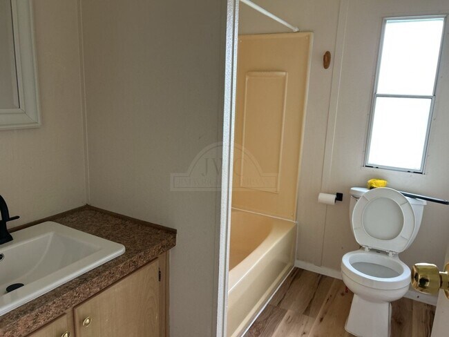 Building Photo - 5204 Tiffany Cir