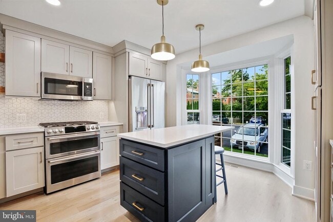 Building Photo - 165 E St NE