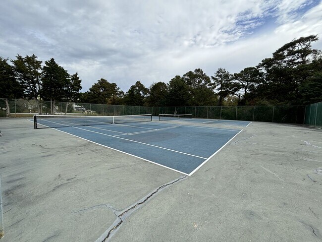 Building Photo - Beautiful home in Emerald Isle.