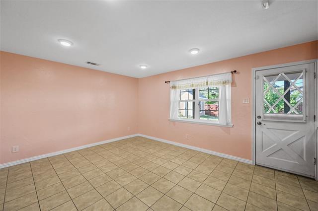 Building Photo - 301 W Grenoble Dr