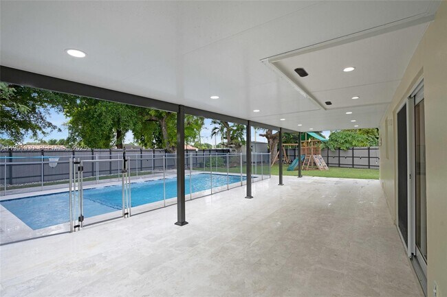 Building Photo - 10440 SW 126th Ave