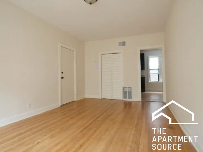 Building Photo - 4038 N Ashland Ave