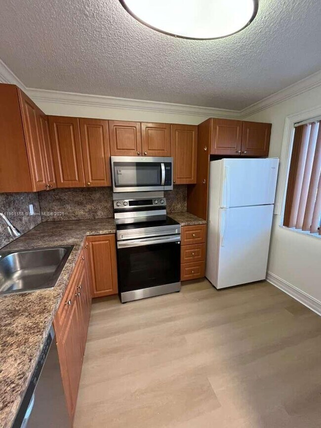 Building Photo - 8740 N Sherman Cir