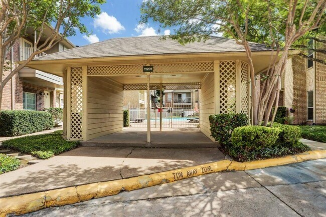 Building Photo - 11201 Lynbrook Dr