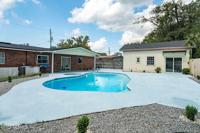 Building Photo - 2761 Sack Dr E