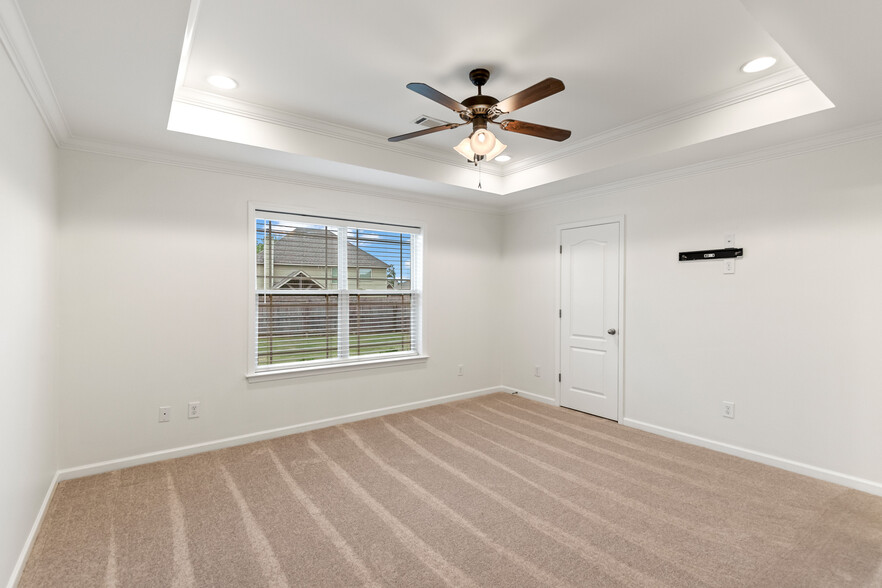Master Bedroom - 827 Berkshire Ct