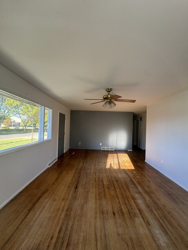 Building Photo - 4170 5th Ave S