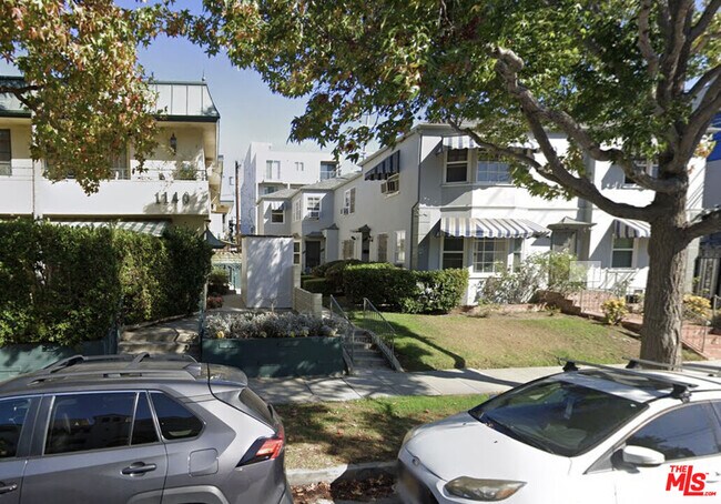 Building Photo - 1135 Rexford Dr