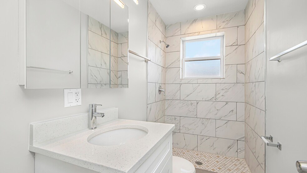 Building Photo - 6459 N Wayne Ave