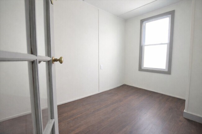 Building Photo - 306 Bryant Ave