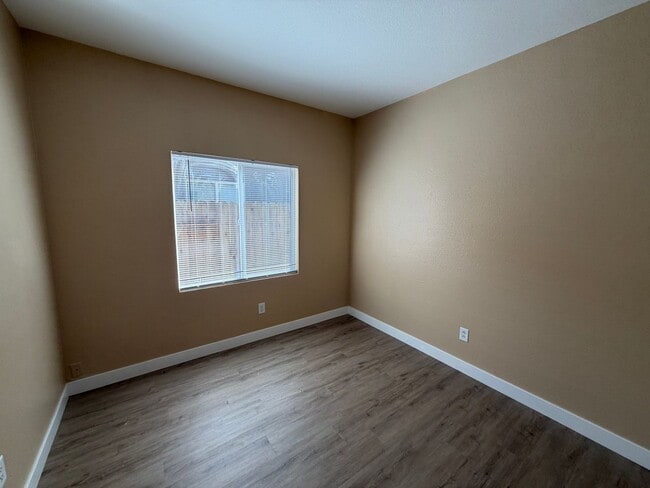 Building Photo - Lovely Three Bedroom Home