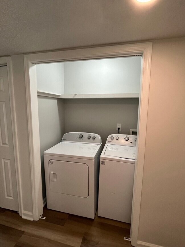 Building Photo - Remodeled Condo overlooking Broad river