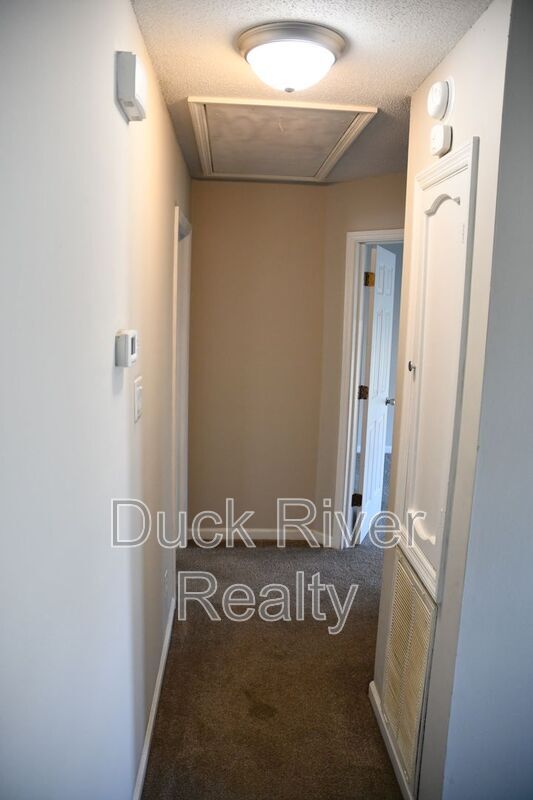 Building Photo - 213 Hunter Dr