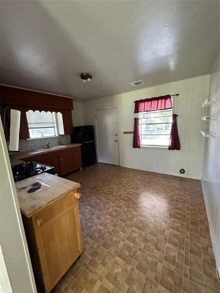 Building Photo - 143B Moffett Springs Rd