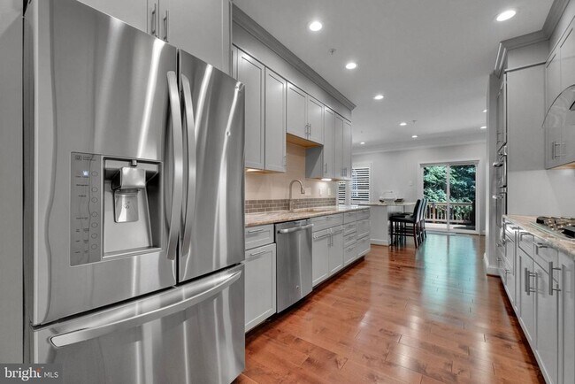 Building Photo - 1023 Grand Oak Way