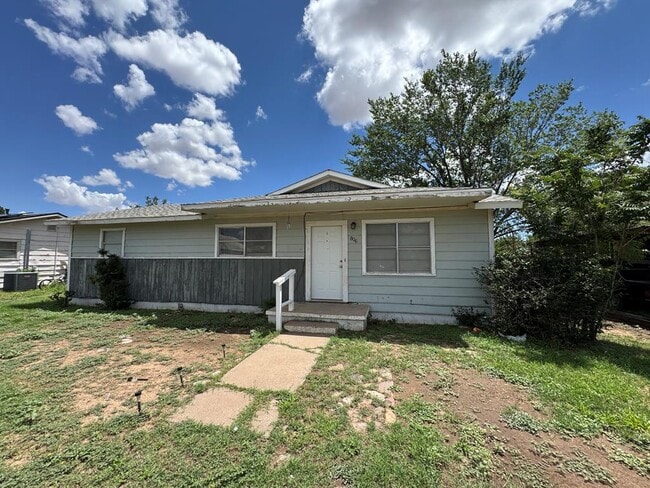 Primary Photo - 806 N 10th St