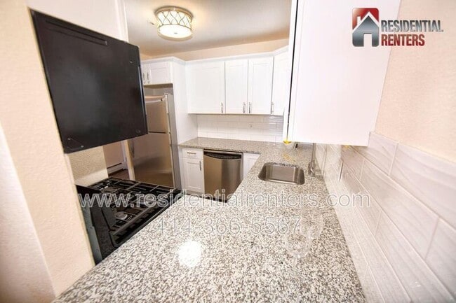 Building Photo - 4000 W Rivers Edge Cir
