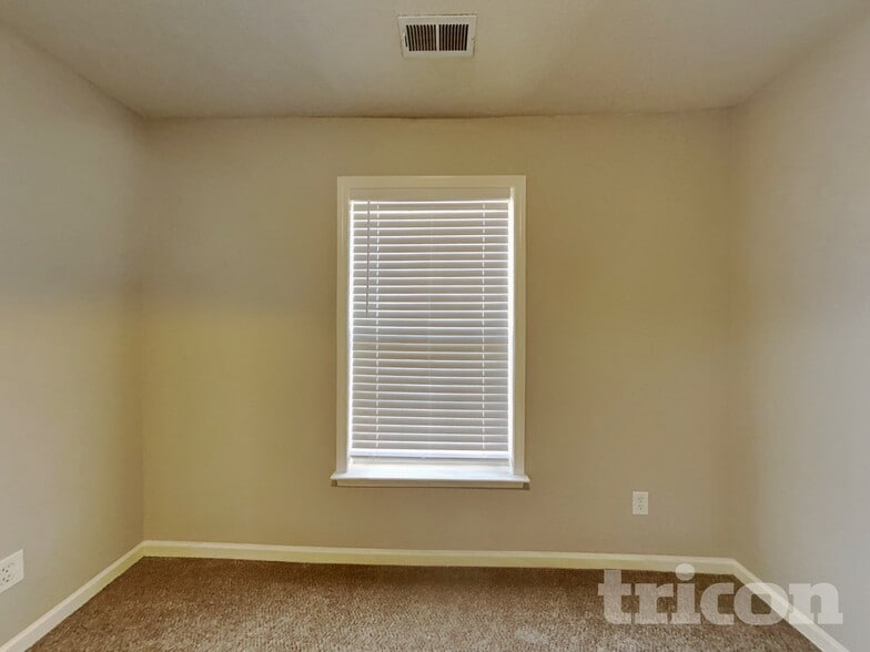 Building Photo - 303 Collingwood Ln