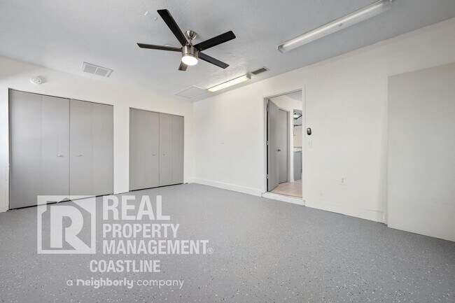 Building Photo - Welcome to Your Venice Oasis!