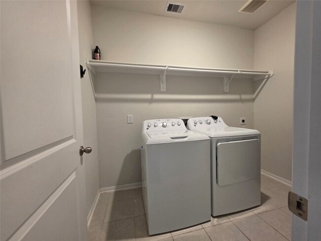 Building Photo - 3414 Riverside Glen Ln