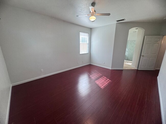 Building Photo - Stonelake Community - Four Bedroom!