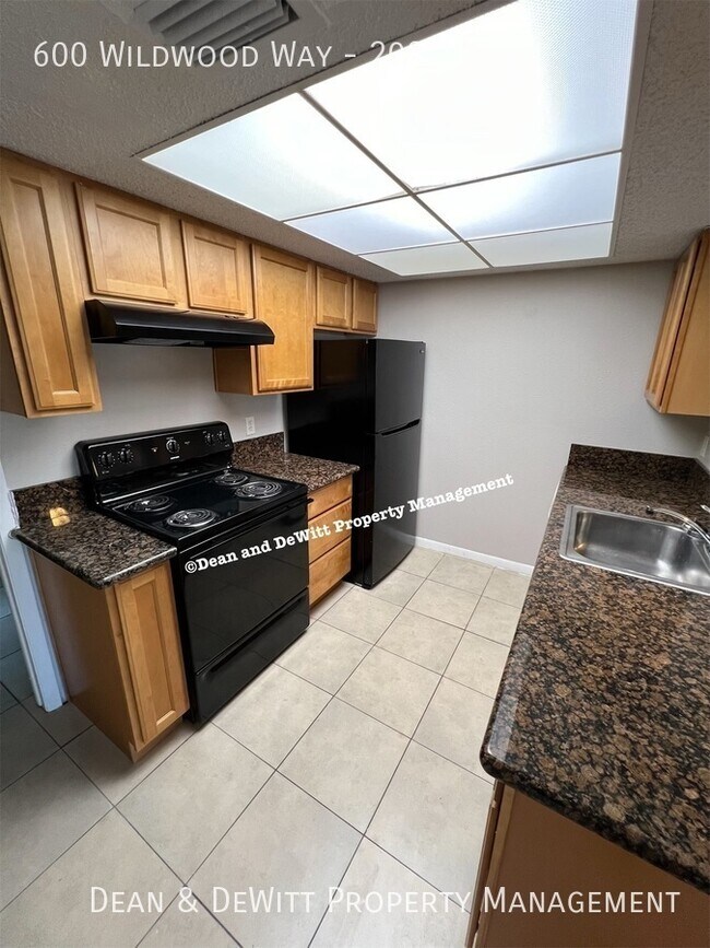 Building Photo - 600 Wildwood Way