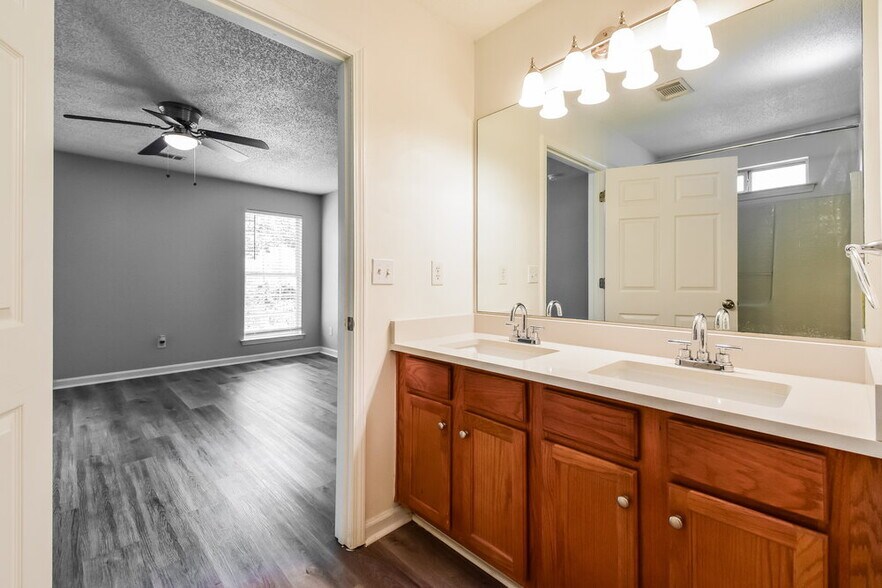 Building Photo - 3568 Brookstone Way