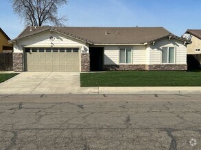 Building Photo - 4 bedrooms with Solar in North Hanford