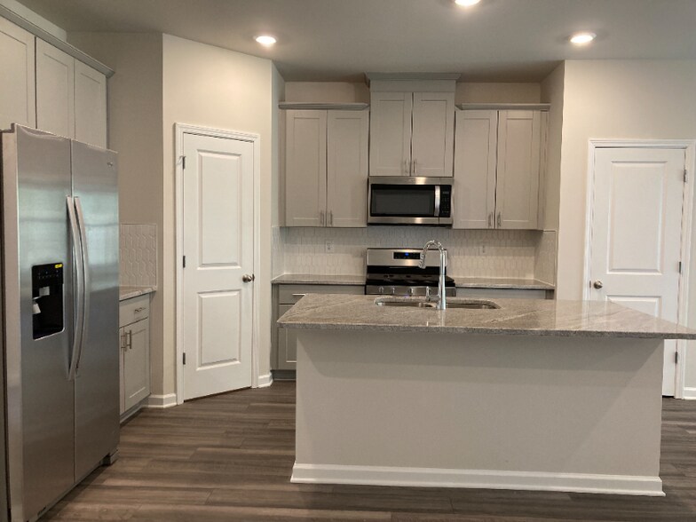 Building Photo - 354 Timberland Ave