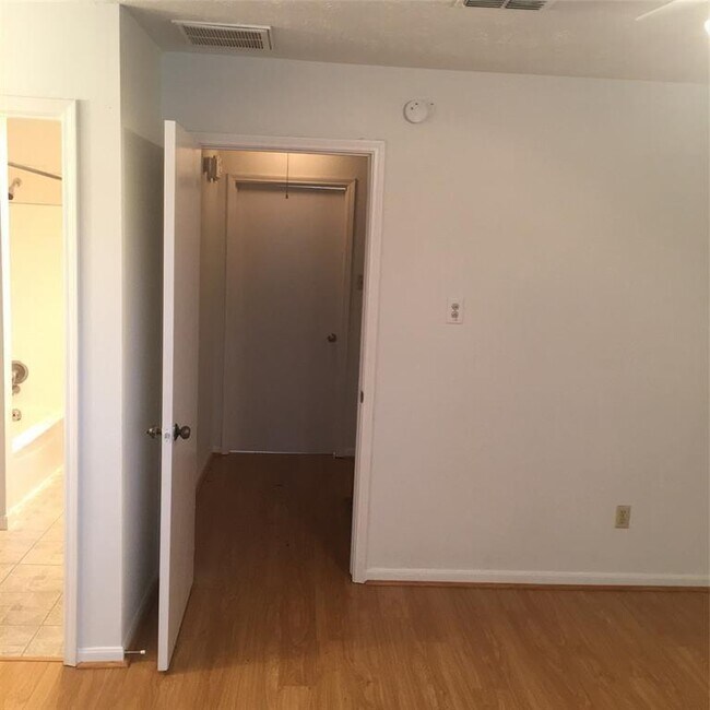 Building Photo - 1107 Wilson Dr
