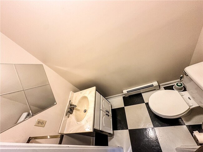 Building Photo - 113 Comfort St