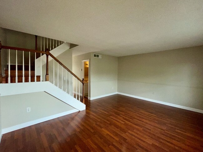 Building Photo - Charming 3-Bedroom, 2.5-Bath Townhome in Village Square Condominiums