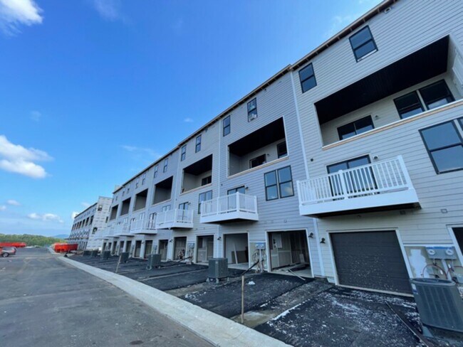 Building Photo - 806 Wesley Lane Unit A  Charlottesville, V...