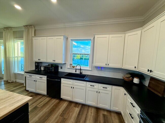Building Photo - 3533 Sky Valley Ln