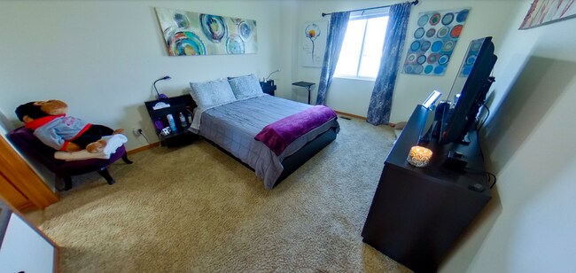 Building Photo - 3D Tour Available - Beautiful Town Home on East-Side with Lake View! Washer & Dryer included! Ava...