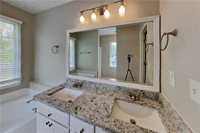 Building Photo - 1311 Bustling Ln SW