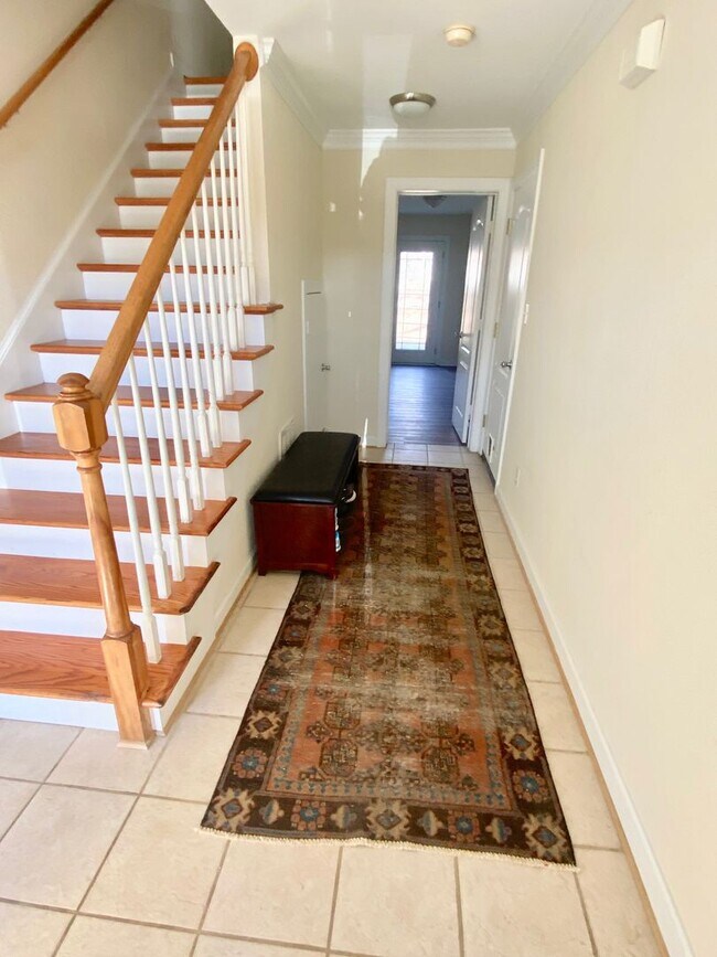 Building Photo - 3BD/3.5 Condo with Garage & Backyard in Shadowlawn! Blocks to the Beach! AVAILABLE NOW!