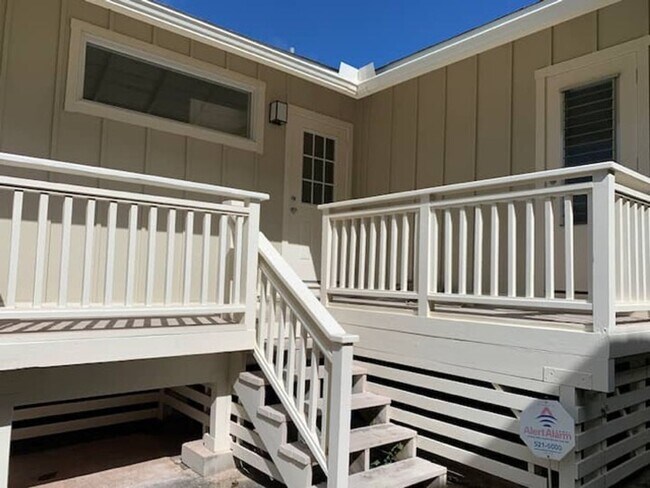 Building Photo - Charming Island Retreat – 3BR/2BA Home A B...