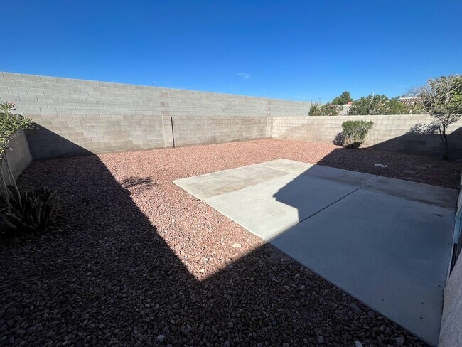 Building Photo - Great Single Story 3 Bedroom in the SW!