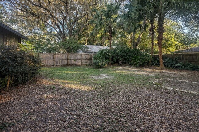 Building Photo - Beautifully Kept Historic Home!!