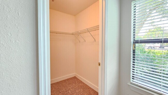 Building Photo - PALMER RANCH! VINTAGE GRAND 2 BED/2 BATH C...