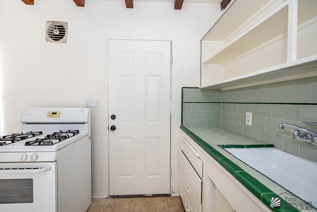 Building Photo - 678 S Orange Ave