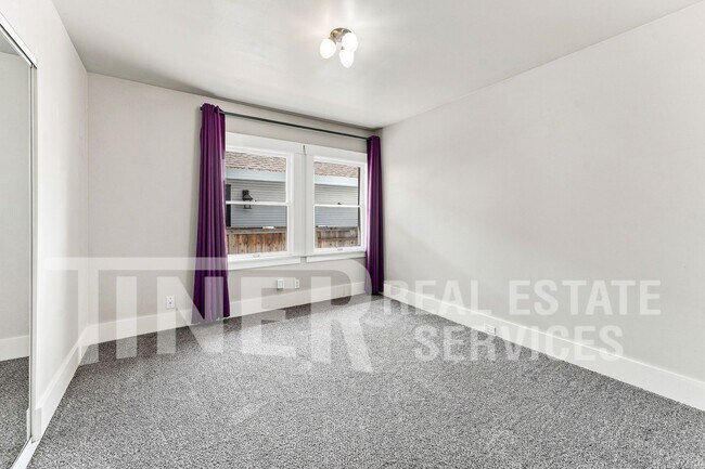Building Photo - 1321 Lochbrae Rd
